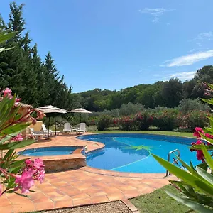https://mas-des-lavandes.hotels-rhonealpes.com