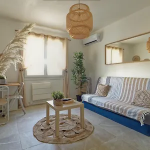 https://appartement-martigues-vue-tang.fr-provencehotel.com